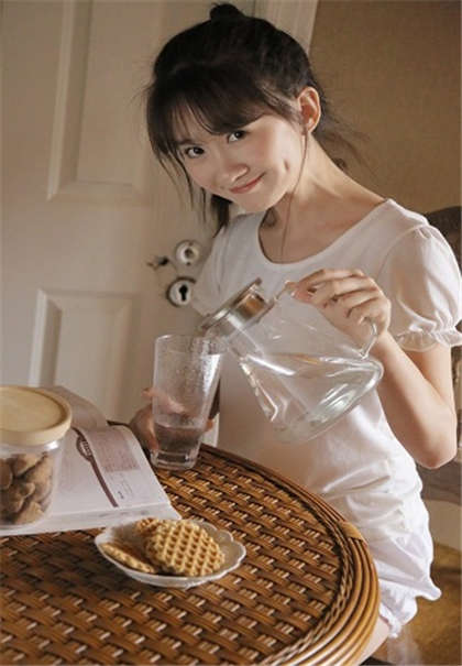 淫乱男女TXT-将她的腿扛在肩上_两性关系