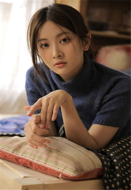 污小故事-美丽空姐机场摔倒_两性关系