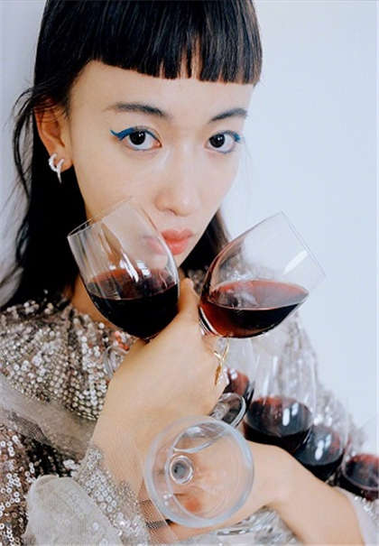 被男人摸奶然后用大机巴插入-操的她欲仙欲死18p_两性关系