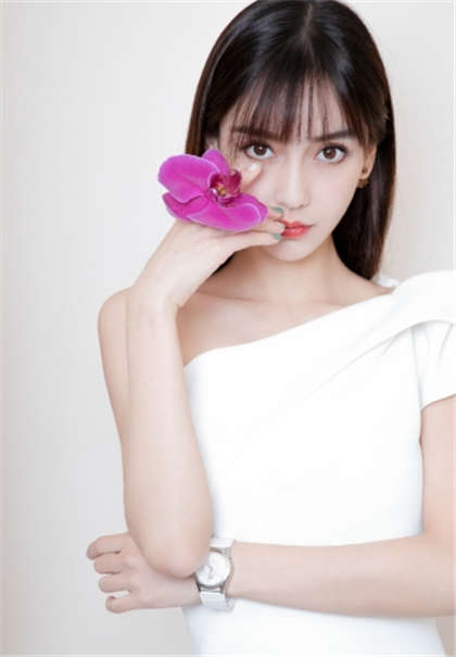 亲亲舔舔逼逼痒-全身无赤裸裸美女_两性关系