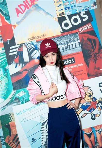 翁熄粗大公车-男同桌吸我奶的故事_两性关系