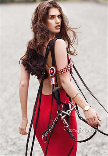 经典小黄文-脱光后又进来几个男人_两性关系