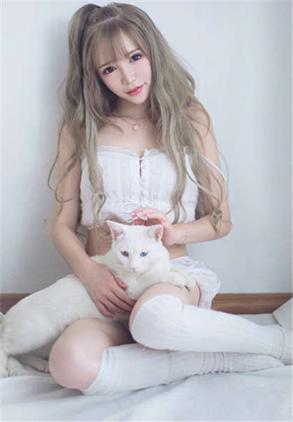 同桌把我摁倒在地污文-小说中的污片段_两性关系