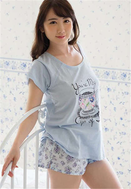 污小故事-美丽空姐机场摔倒_两性关系