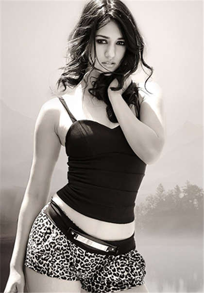 爹地好棒快一点明德晓雯-将蓓蕾含入口中_两性关系