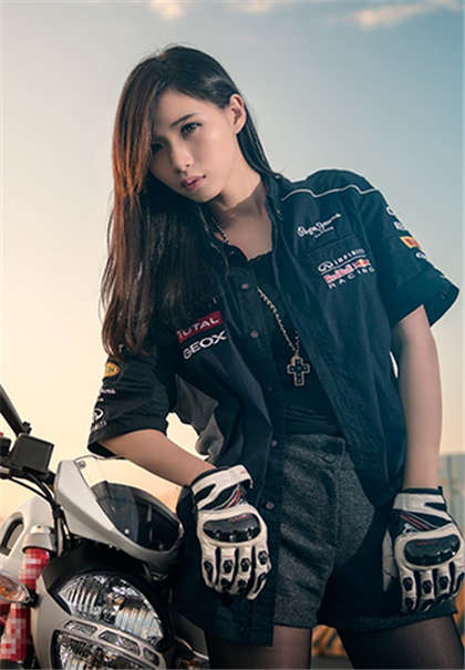 翁熄粗大第二篇十四章-二个男人一个吃奶一个插_两性关系