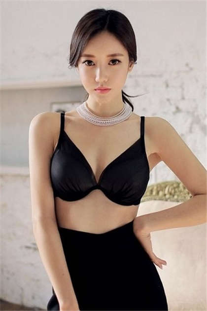 公舔舔逼-把激情部分描写得很细的玄幻_两性关系