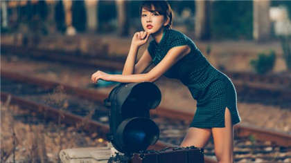 校花短裙公车h文-老公嗯受不了了_两性关系