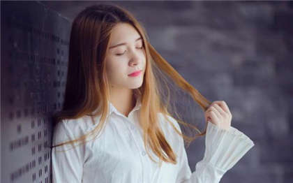 强奸校花小说-边吃上面的摸下面_两性关系