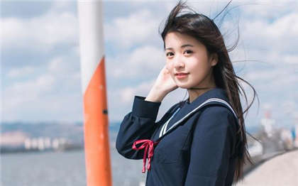 边吃奶边日B-撕开她的衣服撕光_两性关系