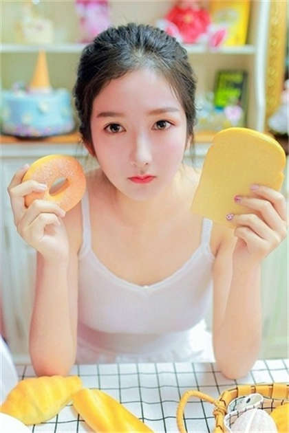 很黄很黄在床上-我和小莹暑假的故事小说_两性关系