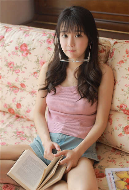 白娜和王民列车-脱了外孙女的胸罩吃奶_两性关系