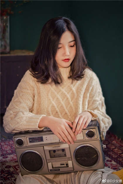 白娜和王民列车-脱了外孙女的胸罩吃奶_两性关系