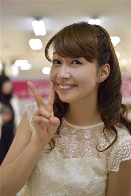 能让裤子湿的小黄说-掀起裙子从后面进去_两性关系