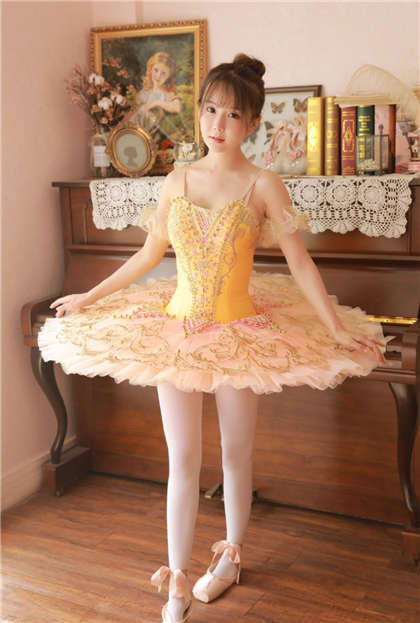 小黄文免费小说-当之无愧的校花_两性关系