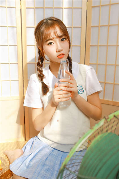 污的你床上秒湿的文-屋内一幕看得我血脉膨胀_两性关系