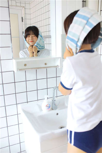 爹地好棒快一点明德晓雯-将蓓蕾含入口中_两性关系