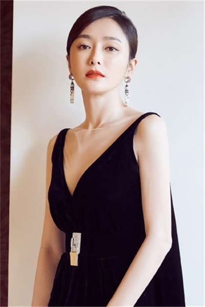 公舔舔逼-把激情部分描写得很细的玄幻_两性关系