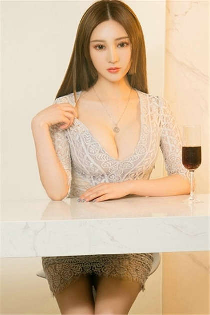 超级大肉棒-办公桌下舔舐我_两性关系