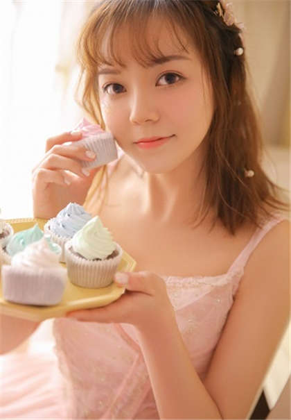 白娜和王民列车-脱了外孙女的胸罩吃奶_两性关系