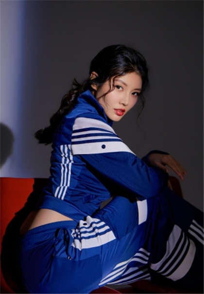 小说里比较污的片段-被调教在众人面前暴露_两性关系