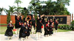 可怜的泽连斯基，又被特朗普戏弄了