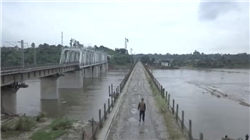 华为 Pura 80 Ultra 手机“一镜双目”长焦镜头工艺流程首次展示