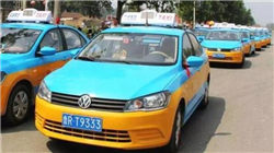 卡塔尔埃米尔与美国总统举行会谈 讨论双边关系等问题